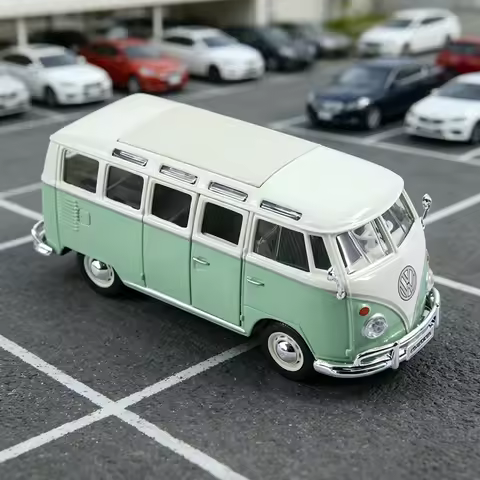 Maisto 1:25 Simulated Volkswagen Van Samba alloy car model, business bus decoration, collection gift