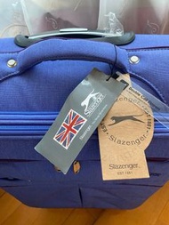 旅行必備   Slazenger 紫色  20”  20inch 超輕  移民 留學 旅行  TSA海關鎖   雙層防爆拉鏈   可擴展   360°靜音萬向輪   鋁鎂合金拉桿   手提行李  行李