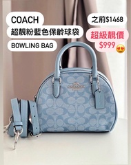 ✅香港現貨✅即買即寄❤️鬥手快!! 先入數先得  店主自留款，送禮自用都啱🎁 🙆🏻‍♀️之前個月仲係 $1468👉超級靚價只係$999最後機會😍Coach 靚款粉藍色牛仔布保齡球頓斜孭袋拼cc log
