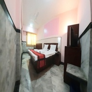 OYO 18344 The Howrah Hotel