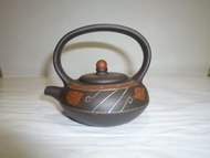 茶壺/紫砂壺/茶具/鑲崁銀絲靈珠提樑壺/壺扭圓珠是活動的
