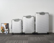Dior x Rimowa 聯名行李箱
