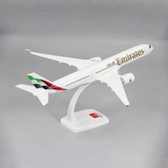 New 1/200 Scale A350-900 UAE Emirates Aire Aircraft Assembly Plane Model Airplanes Toy Collection