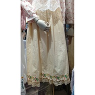 Women's long skirt with bangkok lace floral motif