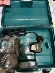 全新原裝Makita牧田12v黑色電批hp333跟充電器跟9新4.0電池。跟工具箱。