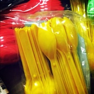 SUDU PLASTIK MERAH @ KUNING/SUDU AISKRIM /SUDU CANTIK/SUDU PELBAGAI GUNA