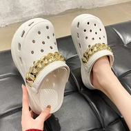 [QZY Department Store] Crocs Bae รองเท้าส้นตึกดีไซน์แบบสายโซ่สำหรับผู้หญิงน้ำหนักเบาทำจากยางทุกรุ่น