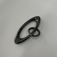 สร้อยกุญแจโลหะสไตล์ Oakley ทรงสี่เหลี่ยมจัตุรัส สไตล์เรียบง่าย แฟชั่น กระเป๋าเป้ อุปกรณ์ตกแต่ง สร้อย