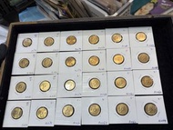 1975年香港一毫硬幣（2474 A1506 A2374 A1500 A1493 A2373 A1518 A1516 A2372 A1499 A2375 A2371 A2367 A2368 A2369