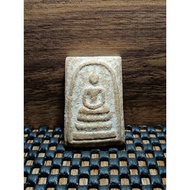 老牌美料somdej 250x 经典模 當年ck onn 被泰皇派到曼谷一間大廟當主持的時候在前任主持的房間一個小盒子找到