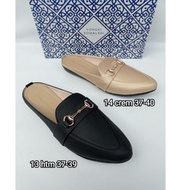 Y2b6 Gold branded Sandals