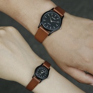 The watch can be worn by both men and women. It comes in 3 colors and 2 sizes, and is simple.