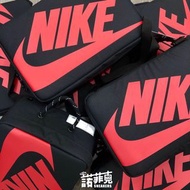 2021 Nike SHOE BOX BAG PRM 鞋盒樣式 附背帶 黑紅 鞋袋包