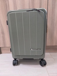 Daycrown 日本剎車靜音輪前揭+中開行李箱
20" 尺寸：54(H) x36(W) x 23(D) +(D2) 38L/45L (直揭開) 3.8KG