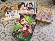 因搬屋出售 ，出個價吧，三套經典絕版VCD加 一套DVD 套裝，TVB出品，楊家將，射雕英雄傳，東邪西毒，華山論劍，另有洗冤錄DVD，少睇，圖片所見，VCD包裝殘舊，不測試了，有存放使用痕跡，介意勿拍