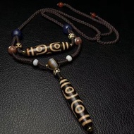 西藏藏区回流老料高油包浆六眼天珠搭配玛瑙珠编制项链
尺寸：六眼天珠尺寸58*12毫米 
一颗可以变改运势的神天圣珠 
 图腾清晰、橘皮细纹腻、包浆醇厚
地火水风识空六大素元所构的成人生体理学。恢复人体