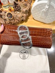 Hermes蜜糖棕兩點亮面鱷魚皮豬鼻子手拿包，尺寸25cmQ刻。未使用品。配件塵袋。