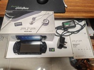 Sony PSP 1006 原裝盒 + 火牛 + 說明書 + 新電池 + 8G卡 + 已破解最新版本+ 下載免費遊戲連結
