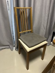木製餐椅連軟墊