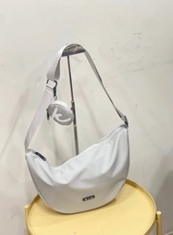 KIM&CO. ORIGINAL - METRO Loop(KCBT018) กระเป๋า Cross body สีดำ