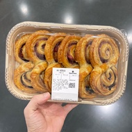 Sam Triple Berry Danish Roll Berry Danish Roll B-Shaped Danish Crisp Pastry Breakfast Afternoon Tea 
