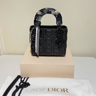 Lady Dior 黑色啞光 Cannage 含Dior絲巾