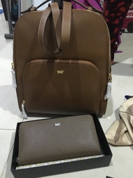 Braun Buffel Ophelia backpack n Oaxaca round zip wallet. For Rana.