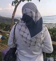 kerudung segi 4 terbaru hijab voal motif sisesa series
