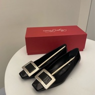 Roger vivier 全新低跟鞋 黑漆皮 銀釦