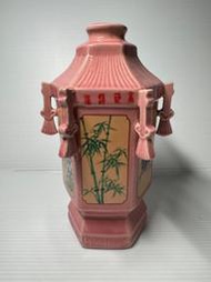 《收藏》早期金門瓷器 春節 宮燈紀念酒瓶