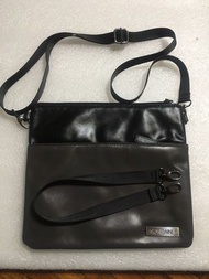 MONDAINE 瑞士國鐵牛皮三用包-黑。8吋平板包、斜背包、側背、肩背、手提包（九成新）