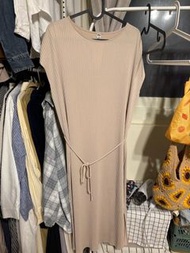 全新Uniqlo細褶洋裝