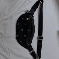 LV 刺繡牛仔限量腰包