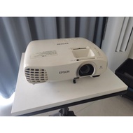 Projektor Epson TW5200, projektor terpakai, 2000 lumens, projektor resolusi 1920x1200.