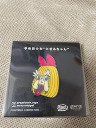 Grape brain 手目少女襟章