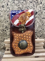 กระเป๋าใส่มือถือหนังแท้ ไซส์ใหญ่ 4x7นิ้ว ใส่มือถือจอ 6.7 ได้ ลายอินเดียแดง ตอกลาย งานตอกมือ กระเป๋าม