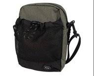 日本代購🇯🇵全新 正品 包順豐 Kiu卡其色 黑色 單肩袋 手提袋 兩用 簡約 時尚 男女適用