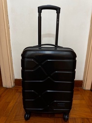20吋Agnes b黑色行李箱(可自攜上飛機） Black 20-inch suitcase (can be hand carried on board) Size : 53x35x21cm