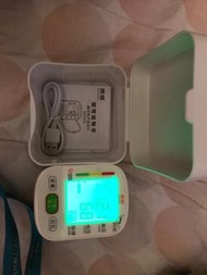 手腕式電子血壓計