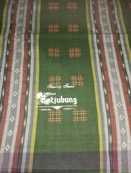 sarung ketjubung jadul second minus ringan lihat poto ada keterangan perhatikan potonya sebelum co