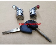 PROTON WIRA DOOR KEY LOCK SET / PINTU DOOR LOCK WITH 2 KEY SET TAIWAN 100 % NEW