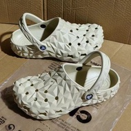 crocs EVA 新款 骨白色/暖卡其 榴蓮 洞洞鞋 拖鞋 涼鞋 沙灘鞋