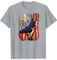 Vintage Mens Faith Over Fear Christian Cross เสื้อยืดธงชาติอเมริกัน