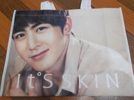 2PM Nichkhun 代言韓國保養品It``s skin購物袋