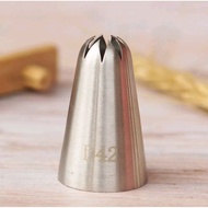 1 stainless steel cake decorating nozzle (Tail D42)
