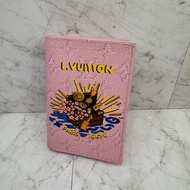 LV粉色櫻花寶箱造型護照套M26293