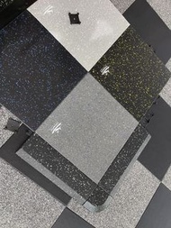 無毒出口美國健身房專用橡膠地墊(每張：50CMx50CM和2.5CM厚)：四張起免費送貨上門每張$120：缓冲防震减震墊隔音力量訓練拼装運動地墊