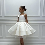 適合小公主的緞面花朵連身裙 精美連身裙 手工製作的嬰兒連身裙