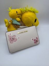 🇺🇸🛩️🇨🇦Michael Kors outlet 防花皮特別🌸花圖案中銀包現貨🤩🤩