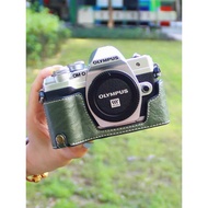 Suitable for Olympus OM5 Leather Case EP7 Camera Bag EPL6 Half Case EM5II Second Generation EM10 Fou